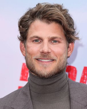 Santoni ayakkabıları giyen Amerikalı aktör Travis Van Winkle, Netflix 'in' FUBAR '1. sezonunun Los Angeles Premiere' ine 22 Mayıs 2023 'te ABD' nin Los Angeles, Kaliforniya 'daki The Grove 14' te gerçekleştirildi..