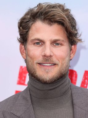 Santoni ayakkabıları giyen Amerikalı aktör Travis Van Winkle, Netflix 'in' FUBAR '1. sezonunun Los Angeles Premiere' ine 22 Mayıs 2023 'te ABD' nin Los Angeles, Kaliforniya 'daki The Grove 14' te gerçekleştirildi..