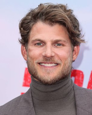 Santoni ayakkabıları giyen Amerikalı aktör Travis Van Winkle, Netflix 'in' FUBAR '1. sezonunun Los Angeles Premiere' ine 22 Mayıs 2023 'te ABD' nin Los Angeles, Kaliforniya 'daki The Grove 14' te gerçekleştirildi..