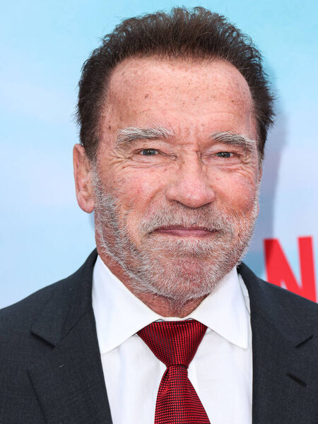 Австрийский и американский актер, бизнесмен, кинорежиссер, отставной профессиональный культурист и политик Арнольд Шварценеггер прибывает на премьеру первого сезона Netflix "FUBAR" в Лос-Анджелесе 22 мая 2023 года..