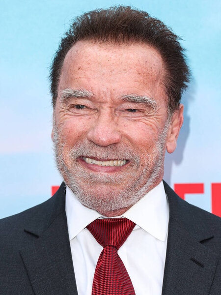 Австрийский и американский актер, бизнесмен, кинорежиссер, отставной профессиональный культурист и политик Арнольд Шварценеггер прибывает на премьеру первого сезона Netflix "FUBAR" в Лос-Анджелесе 22 мая 2023 года..