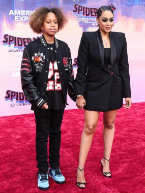 Cree Hardrict ve Tia Mowry, 30 Mayıs 2023 'te Westwood, Los Angeles, Kaliforniya, ABD' deki Regency Village Theater 'da düzenlenen Sony Pictures Animation' ın 'Örümcek Adam: Across the Spider Verse' adlı filminin dünya prömiyerine geldiler..