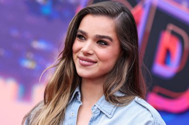 Amerikalı aktris ve şarkıcı Hailee Steinfeld, 30 Mayıs 2023 'te Westwood, Los Angeles, Kaliforniya, ABD' deki Regency Village Theater 'da düzenlenen' Örümcek Adam: Across the Spider Verse 'filminin dünya prömiyerine geldi.. 