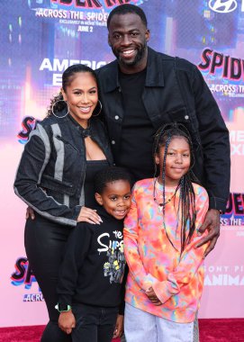 Hazel Renee, Kyla Green ve Draymond Green, 30 Mayıs 2023 'te Westwood, Los Angeles, Kaliforniya, ABD' deki Regency Village Theater 'da düzenlenen Sony Pictures Animasyon' un Örümcek Adam: Across the Spider Verse adlı filminin dünya prömiyerine geldiler.. 