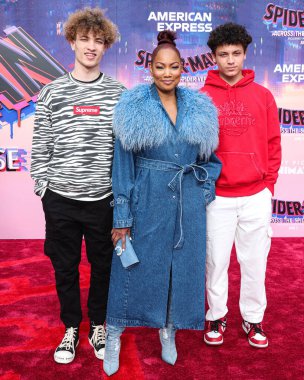 Jaid Thomas Nilon, Garcelle Beauvais ve Jax Joseph Nilon, 30 Mayıs 2023 'te Westwood, Los Angeles, Kaliforniya' daki Regency Village Theater 'da düzenlenen Sony Pictures Animasyon' un 'Spider-Man: Across the Spider Verse' adlı filminin dünya prömiyerine geldiler.