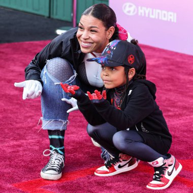 Jordin Sparks ve Dana Isaiah Thomas Jr., 30 Mayıs 2023 'te Westwood, Los Angeles, Kaliforniya, ABD' deki Regency Village Theater 'da düzenlenen Sony Pictures Animation' ın 'Örümcek Adam: Across the Spider Verse' adlı filminin dünya prömiyerine geldiler..