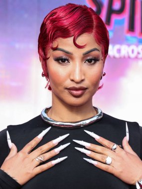 Shenseea, 30 Mayıs 2023 'te Westwood, Los Angeles, Kaliforniya' daki Regency Village Theater 'da düzenlenen Sony Pictures Animation' ın 'Örümcek Adam: Across the Spider Verse' adlı filminin dünya prömiyerine geldi.. 