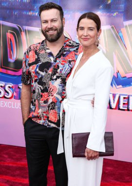 Taran Killam ve Cobie Smulders, 30 Mayıs 2023 'te Westwood, Los Angeles, Kaliforniya, ABD' deki Regency Village Theater 'da düzenlenen Sony Pictures Animation' ın 'Örümcek Adam: Across the Spider Verse' adlı filminin dünya prömiyerine geldiler..