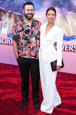 Taran Killam ve Cobie Smulders, 30 Mayıs 2023 'te Westwood, Los Angeles, Kaliforniya, ABD' deki Regency Village Theater 'da düzenlenen Sony Pictures Animation' ın 'Örümcek Adam: Across the Spider Verse' adlı filminin dünya prömiyerine geldiler..