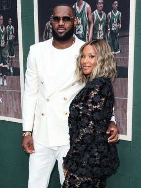 Amerikalı profesyonel basketbolcu LeBron James ve eşi Savannah James, 31 Mayıs 2023 'te Westwood, Los Angeles, Kaliforniya, ABD' deki Regency Village Theatre 'da düzenlenen 