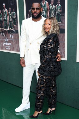 Amerikalı profesyonel basketbolcu LeBron James ve eşi Savannah James, 31 Mayıs 2023 'te Westwood, Los Angeles, Kaliforniya, ABD' deki Regency Village Theatre 'da düzenlenen 