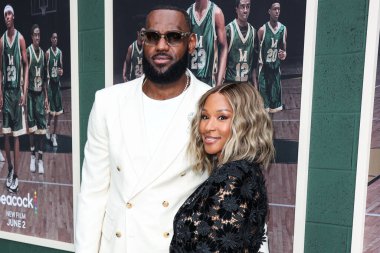 Amerikalı profesyonel basketbolcu LeBron James ve eşi Savannah James, 31 Mayıs 2023 'te Westwood, Los Angeles, Kaliforniya, ABD' deki Regency Village Theatre 'da düzenlenen 