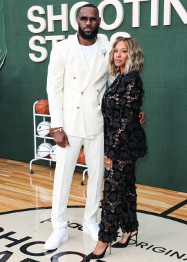 Amerikalı profesyonel basketbolcu LeBron James ve eşi Savannah James, 31 Mayıs 2023 'te Westwood, Los Angeles, Kaliforniya, ABD' deki Regency Village Theatre 'da düzenlenen 