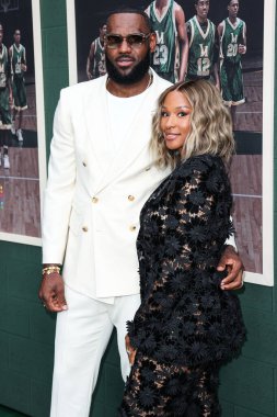 Amerikalı profesyonel basketbolcu LeBron James ve eşi Savannah James, 31 Mayıs 2023 'te Westwood, Los Angeles, Kaliforniya, ABD' deki Regency Village Theatre 'da düzenlenen 