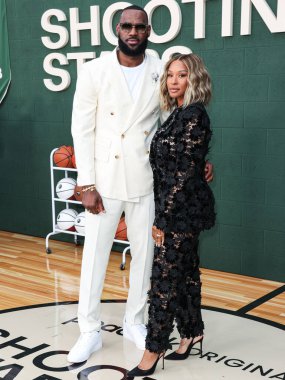Amerikalı profesyonel basketbolcu LeBron James ve eşi Savannah James, 31 Mayıs 2023 'te Westwood, Los Angeles, Kaliforniya, ABD' deki Regency Village Theatre 'da düzenlenen 