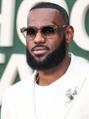 Amerikalı profesyonel basketbolcu LeBron James, 31 Mayıs 2023 'te Westwood, Los Angeles, Kaliforniya, ABD' deki Regency Village Theatre 'da düzenlenen 