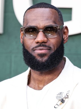 Amerikalı profesyonel basketbolcu LeBron James, 31 Mayıs 2023 'te Westwood, Los Angeles, Kaliforniya, ABD' deki Regency Village Theatre 'da düzenlenen 