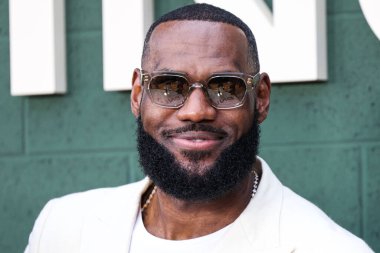 Amerikalı profesyonel basketbolcu LeBron James, 31 Mayıs 2023 'te Westwood, Los Angeles, Kaliforniya, ABD' deki Regency Village Theatre 'da düzenlenen 