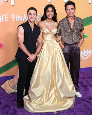 Jaren Lewison, Maitreyi Ramakrishnan ve Darren Barnet, Netflix 'in 