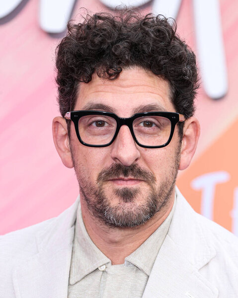 Адам Шапиро прибывает в Лос-Анджелес на премьерный показ фильма Netflix "Never Have I Ever" Сезон 4 - Последний сезон, состоявшийся в театре Regency Village 1 июня 2023 года в Вествуде, Лос-Анджелес, Калифорния, США. 