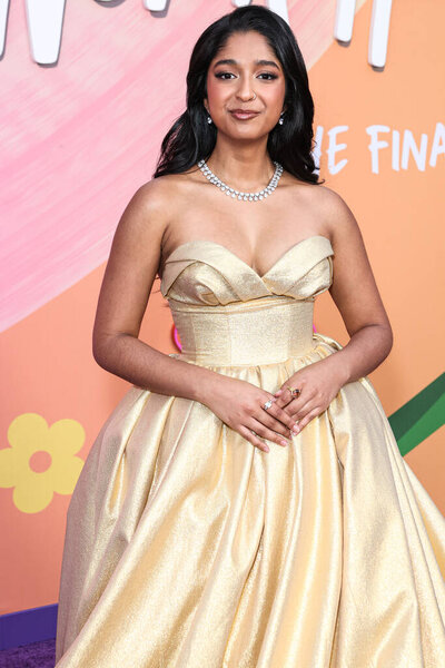 Канадская актриса Майтреи Рамакришнан прибывает на премьерный показ 4 сезона Netflix "Never Have I Ever" в Лос-Анджелесе 1 июня 2023 года в театре Regency Village, Лос-Анджелес, Калифорния