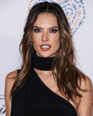 Brezilyalı model Alessandra Ambrosio, 2 Haziran 2023 'te ABD' nin Los Angeles, Century City 'deki Fairmont Century Plaza' da düzenlenen MS Gala 'nın 30.. 