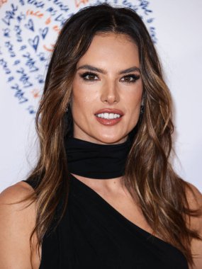 Brezilyalı model Alessandra Ambrosio, 2 Haziran 2023 'te ABD' nin Los Angeles, Century City 'deki Fairmont Century Plaza' da düzenlenen MS Gala 'nın 30.. 