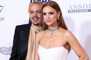 Evan Ross ve eşi Ashlee Simpson Ross, 2 Haziran 2023 'te Fairmont Century Plaza, Los Angeles, Kaliforniya, ABD' de düzenlenen 30..