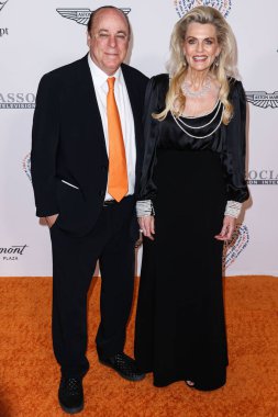 Ken Rickel ve Nancy Davis, 2 Haziran 2023 'te Fairmont Century Plaza, Los Angeles, Kaliforniya, ABD' de düzenlenen MS Gala 'nın 30. Yıllık Silme Yarışı' na geldiler..