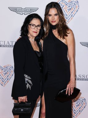 Lucilda Ambrosio ve kızı Alessandra Ambrosio, 2 Haziran 2023 'te Century City, Los Angeles, Kaliforniya, ABD' deki Fairmont Century Plaza 'da düzenlenen 30.. 