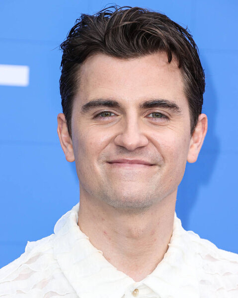 Английский актёр Билли Харрис прибывает на "Тед Лассо" из Apple TV +, сезон 3, Красная дорожка FYC, состоявшийся в медиа-центре Saban Media Center при Академии телевидения 10 июня 2023 года в Северном Голливуде, Лос-Анджелес, Калифорния, США. 