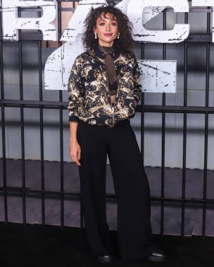 Mısırlı sahne ve ekran oyuncusu, yapımcı ve yazar Rosaline Elbay, 12 Haziran 2023 'te Manhattan, New York, ABD' de bulunan Lincoln Center 'da düzenlenen Netflix' in 'Extraction 2' adlı filminin New York galasına geldi.. 
