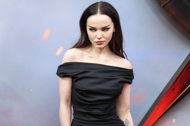 Maticevski elbisesi giyen Amerikalı şarkıcı ve aktris Dove Cameron, 12 Haziran 2023 'te Hollywood, Los Angeles, Kaliforniya, ABD' deki TCL Çin Tiyatrosu IMAX 'te düzenlenen Warner Bros.' The Flash 'in Los Angeles galasına geldi..