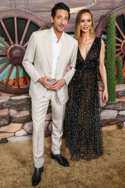 Adrien Brody ve Georgina Chapman, 13 Haziran 2023 'te New York, New York' ta Alice Tully Hall 'da düzenlenen Odak Özellikleri' Asteroid City 'nin New York galasına geldiler.. 