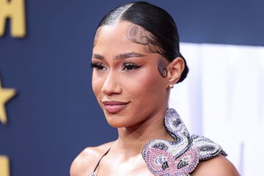 Amerikalı rapçi BIA (Bianca Miquela Landrau), 25 Haziran 2023 tarihinde Los Angeles, Kaliforniya, ABD 'deki Microsoft Theater' da düzenlenen BET Ödülleri 'ne ulaştı..
