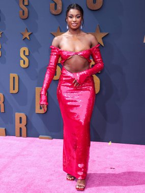 LaQuan Smith 'i giyen Amerikalı şarkıcı ve aktris Coco Jones, 25 Haziran 2023' te Los Angeles, Kaliforniya, ABD 'de Microsoft Theater' da düzenlenen BET Ödülleri 'ne ulaştı.. 