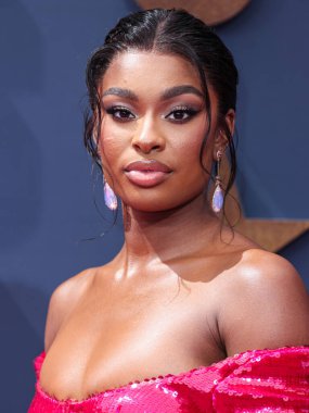 LaQuan Smith 'i giyen Amerikalı şarkıcı ve aktris Coco Jones, 25 Haziran 2023' te Los Angeles, Kaliforniya, ABD 'de Microsoft Theater' da düzenlenen BET Ödülleri 'ne ulaştı.. 