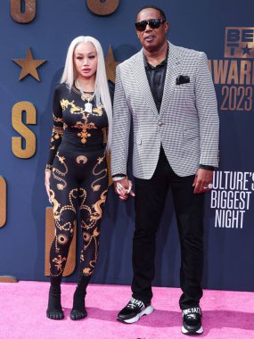 Cymphonique Miller ve babası Master P, Los Angeles, Kaliforniya, ABD 'de 25 Haziran 2023' te Microsoft Theater 'da düzenlenen BET Ödülleri' ne geldiler.. 