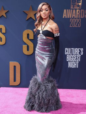 Amerikalı rapçi GloRilla (Gloria Hallelujah Woods), 25 Haziran 2023 tarihinde Los Angeles, Kaliforniya, ABD 'deki Microsoft Theater' da düzenlenen BET Ödülleri 'ne ulaştı.. 