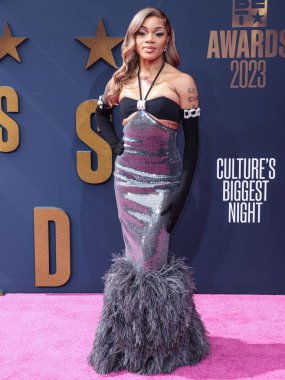 Amerikalı rapçi GloRilla (Gloria Hallelujah Woods), 25 Haziran 2023 tarihinde Los Angeles, Kaliforniya, ABD 'deki Microsoft Theater' da düzenlenen BET Ödülleri 'ne ulaştı.. 