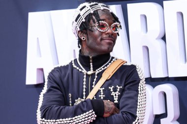Louis Vuitton 'u giyen Lil Uzi Vert, Los Angeles, Kaliforniya' da 25 Haziran 2023 tarihinde Microsoft Theater 'da düzenlenen BET Ödülleri' ne ulaştı.. 