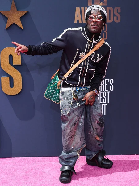 Lil Uzi Vert Portant Louis Vuitton Arrive Aux Bet Awards — Photo