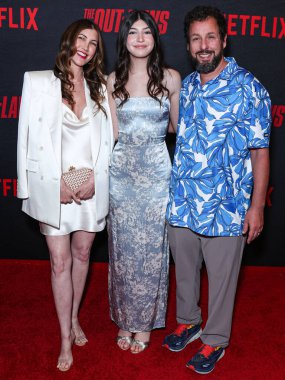 Jackie Sandler, kızı Sadie Sandler ve kocası Adam Sandler, Netflix 'in 26 Haziran 2023' te Los Angeles, Kaliforniya, ABD 'deki Regal LA Live' daki 
