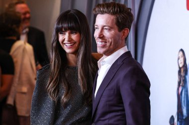 Nina Dobrev ve erkek arkadaşı Shaun White, Netflix 'in 26 Haziran 2023' te Los Angeles, Kaliforniya, ABD 'deki Regal LA Live' da gerçekleştirdiği 