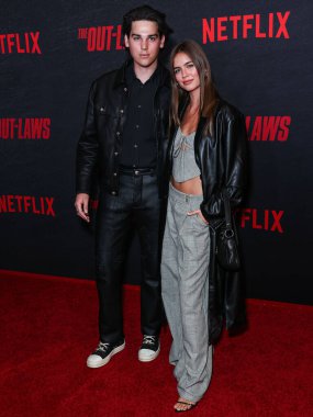 Paris Brosnan ve kız arkadaşı Alex Lee-Aillon, Netflix 'in 26 Haziran 2023' te Los Angeles, Kaliforniya 'da düzenlenen 