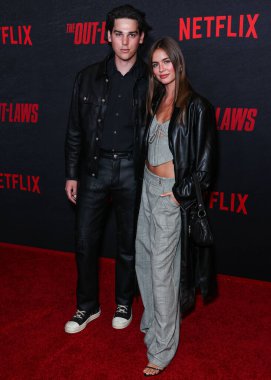 Paris Brosnan ve kız arkadaşı Alex Lee-Aillon, Netflix 'in 26 Haziran 2023' te Los Angeles, Kaliforniya 'da düzenlenen 