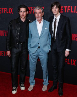 Paris Brosnan, Peder Pierce Brosnan ve kardeşi Dylan Brosnan, Netflix 'in 26 Haziran 2023' te Los Angeles, Kaliforniya, ABD 'deki Regal LA Live' da gerçekleştirdiği 