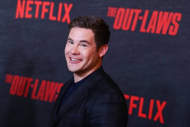 Amerikalı aktör, komedyen, şarkıcı, senarist ve yapımcı Adam DeVine, Netflix 'in 26 Haziran 2023' te Los Angeles, Kaliforniya, ABD 'de düzenlenen 