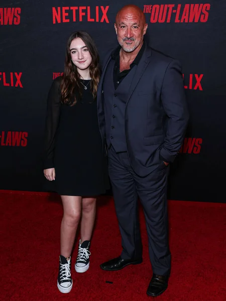 Ophelia Gallini Pai Gallini Chegam Los Angeles Premiere Netflix Out — Fotografia de Stock