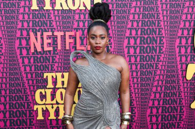 Gaurav Gupta elbisesi giyen Amerikalı aktris Teyonah Parris, Netflix 'in 